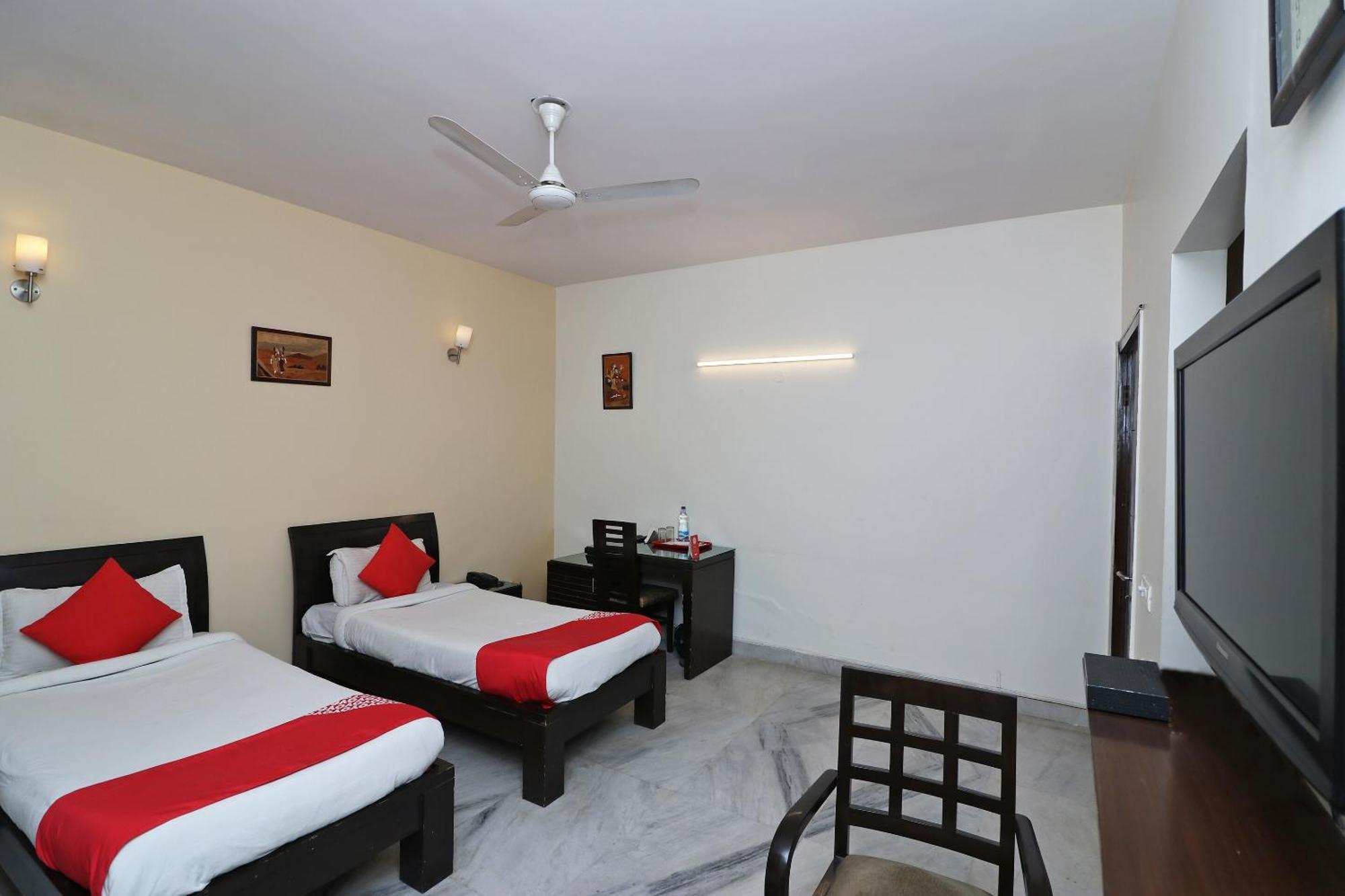 Hotel O Aravali Residency Ґурґаон Екстер'єр фото