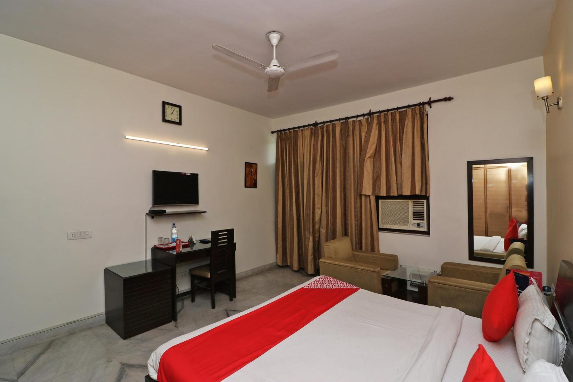 Hotel O Aravali Residency Ґурґаон Екстер'єр фото